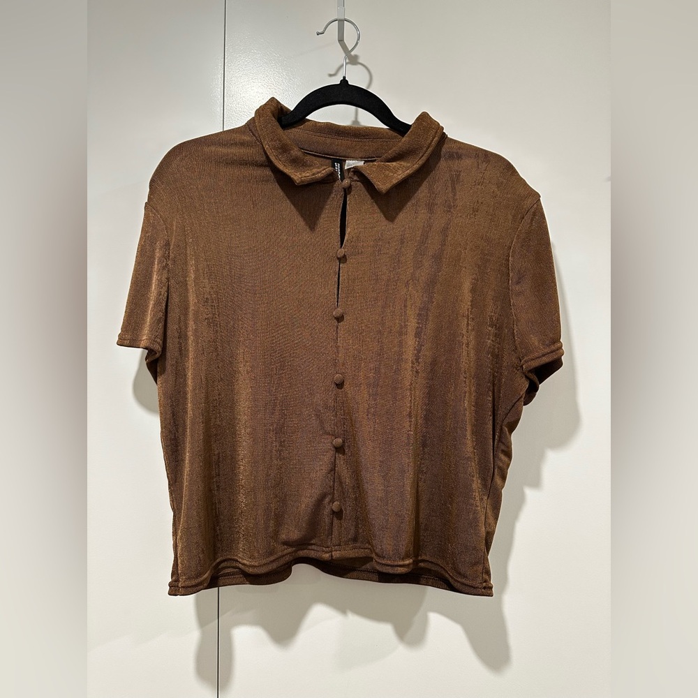 H&M - Brown button up crop top